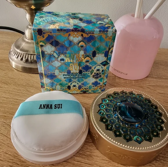 🎀ONLY $2 SHIPPING UNTIL 23/6🎀 Anna Sui  Powder Case - Picture 3 of 5